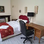 Luxury Double Bedroom London Seven Kings Train Station